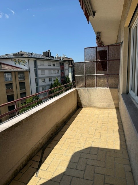 Bel appartement rénové de 3.5 pièces, 4è étage, env. 74 m2 1