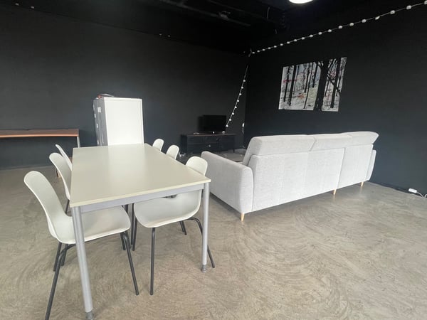 Surface commerciale d'env. 104 m2, de plain pied avec grande vitrine 5
