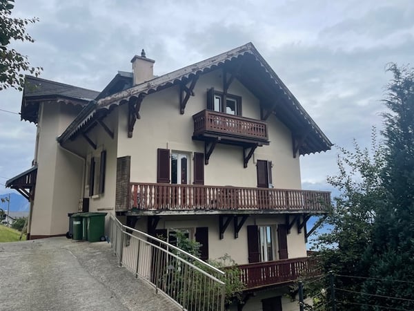 Appartement de 4 pièces, 1er étage, env. 110 m2 1