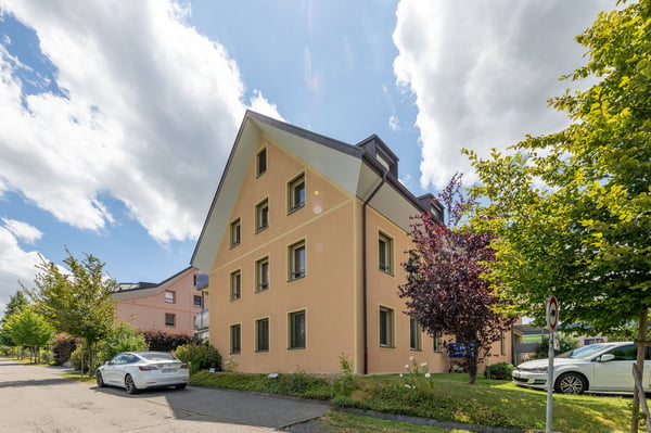 Neuwertige Wohnung mit ansehnlichen Flächen 10