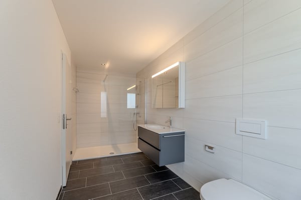 Neuwertige Wohnung mit ansehnlichen Flächen 9