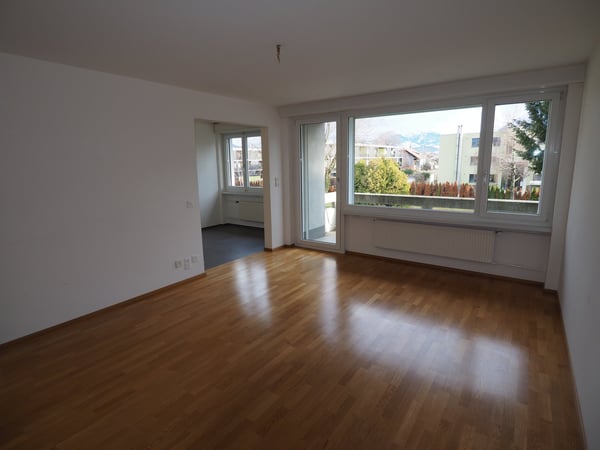 Sanierte 4.5-Zimmer-Wohnung im Hochparterre mit Balkon in Thun 3