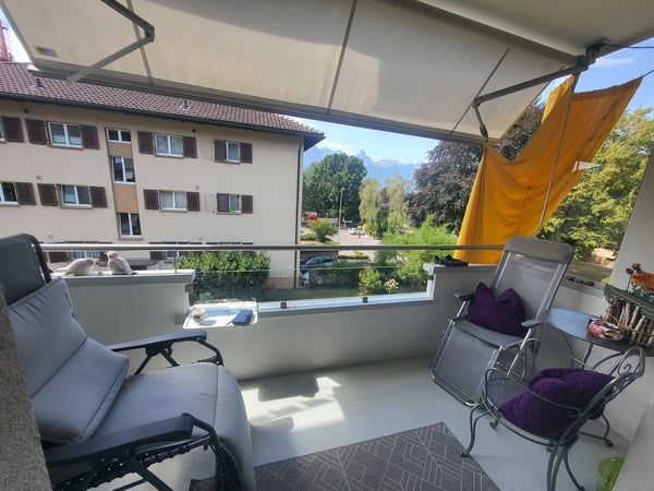 Moderne 2-Zimmer-Wohnung mit Balkon und Seenähe in Hünibach 7