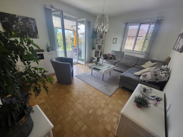 Moderne 2-Zimmer-Wohnung mit Balkon und Seenähe in Hünibach 3