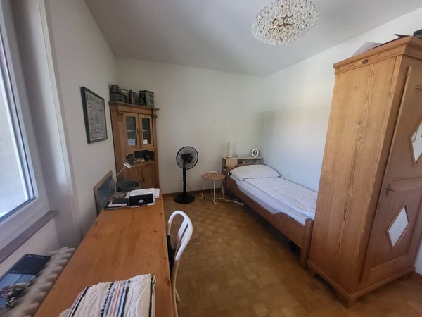 Moderne 2-Zimmer-Wohnung mit Balkon und Seenähe in Hünibach 4