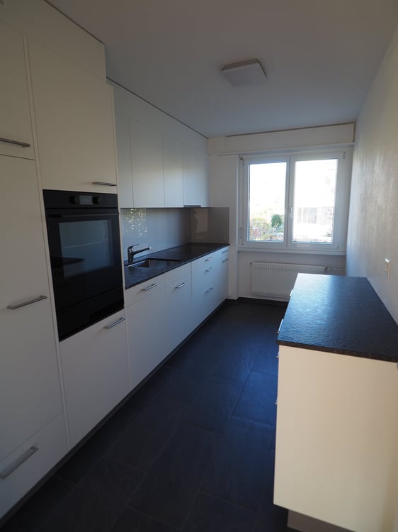 Renovierte 4.5-Zimmer-Wohnung im 1. OG mit Balkon in Thun 3