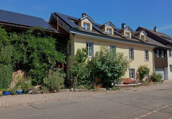 Charmante Dachwohnung im Grünen und beim Naherholungsgebiet 1