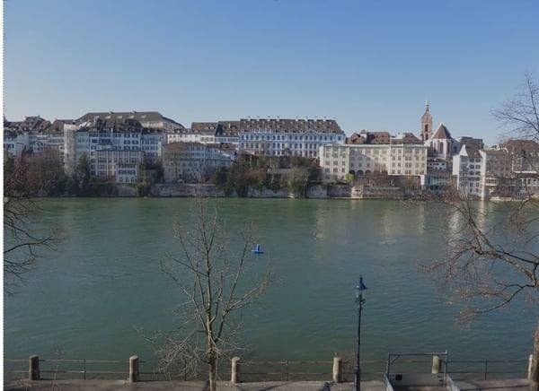 Exklusives Wohnen direkt am Rhein mit Blick auf die historische Altstadt 11