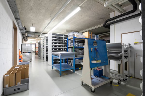 Attraktive Gewerbe-/Lager und Büroflächen mit einer grossen Anzahl von Parkplätzen 10