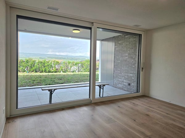 Grosszügige Gartenwohnung mit Aussicht über das Reusstal 3