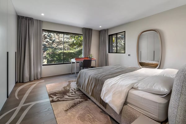 Panoramic view of the lake and contemporary interiors 12