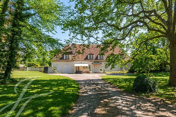 Charming property to renovate in the heart of the countryside 2