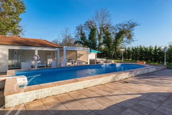 Charming property to renovate in the heart of the countryside 5