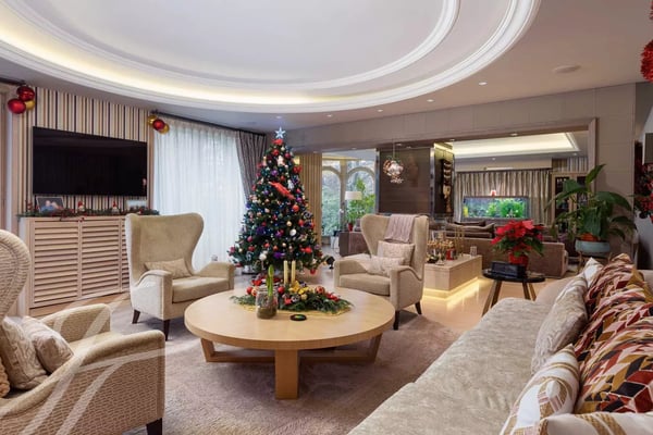 EXCLUSIVE - Luxury and serenity in the heart of Conches 2