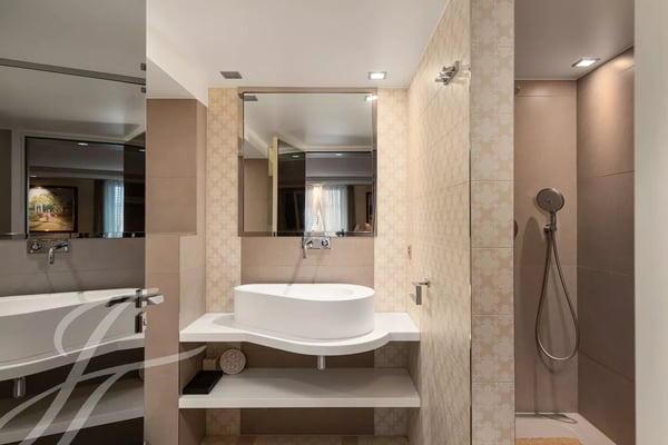 EXCLUSIVE - Luxury and serenity in the heart of Conches 8