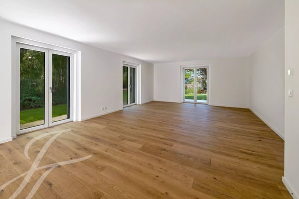 A few steps from the lake shore: Renovated villa with swimming pool 9