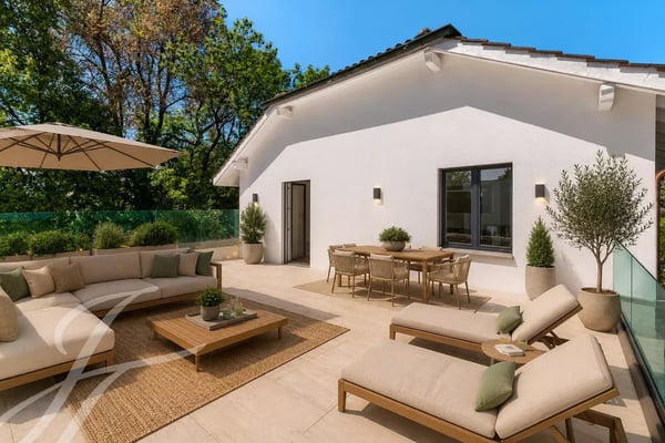 A few steps from the lake shore: Renovated villa with swimming pool 11