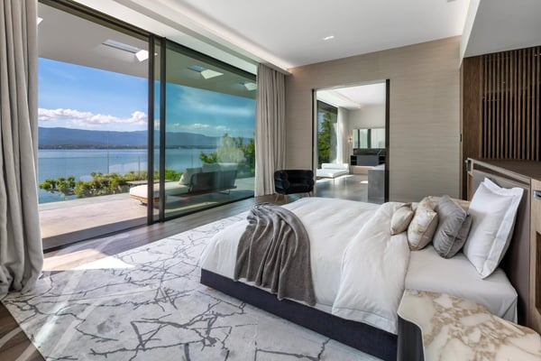 Contemporary elegance - Waterfront property 8