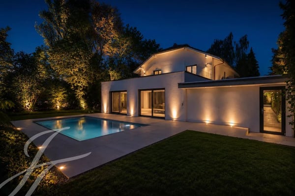 A few steps from the lake shore: Renovated villa with swimming pool 1