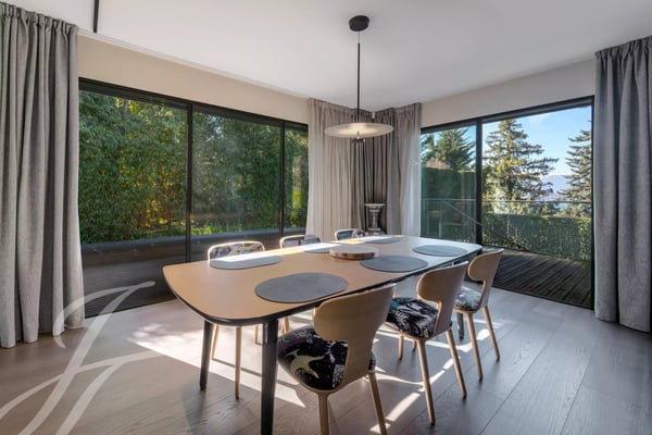 Panoramic view of the lake and contemporary interiors 8