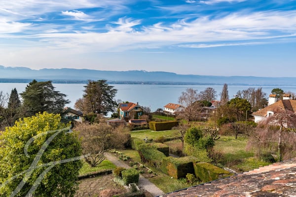 Beautiful village house with panoramic lake view 1