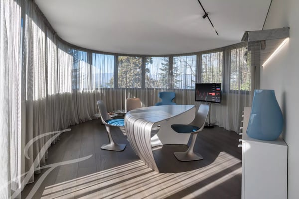 Panoramic view of the lake and contemporary interiors 4