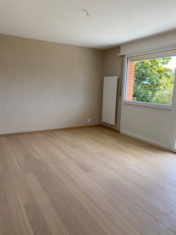 Appartement de 4.5 pièces au rez inférieur avec jardin - Route des 9