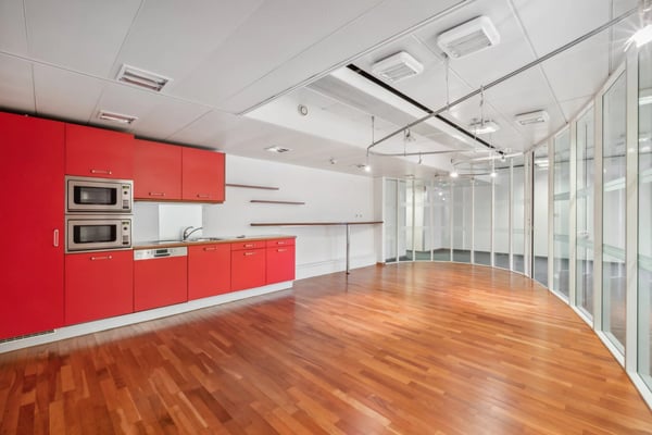 Surfaces administratives aménagées aux Charmilles 13