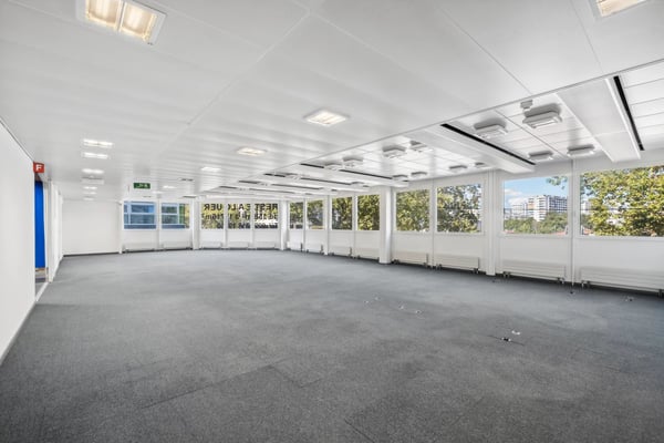 Surfaces administratives aménagées aux Charmilles 5