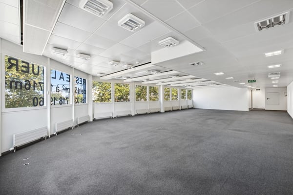 Surfaces administratives aménagées aux Charmilles 7