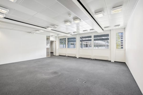 Surfaces administratives aménagées aux Charmilles 9