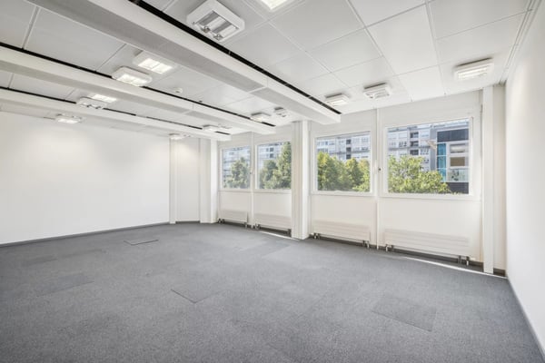 Surfaces administratives aménagées aux Charmilles 11