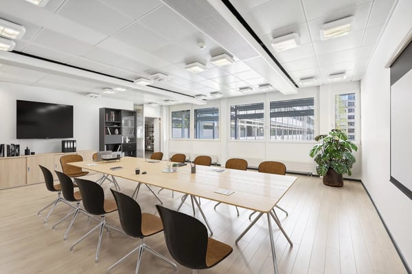 Surfaces administratives aménagées aux Charmilles 10