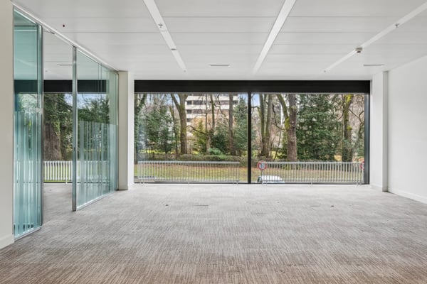 Surfaces commerciales à l'Avenue du Bouchet 12 10