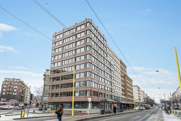 Surfaces administratives de 1190 m² aux Acacias 1