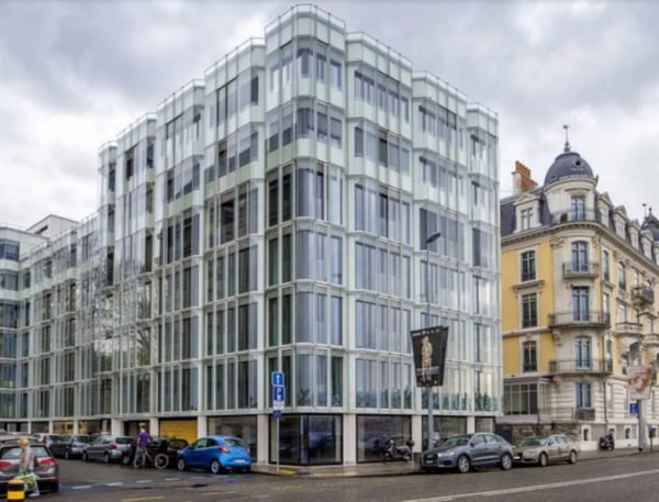 Surfaces administratives au bord du lac 1