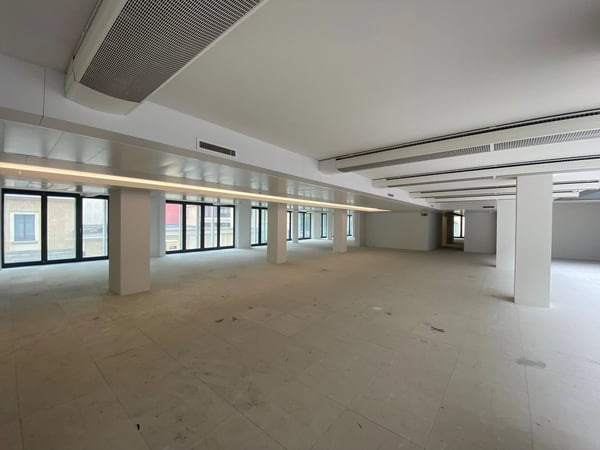 Surfaces administratives au bord du lac 6