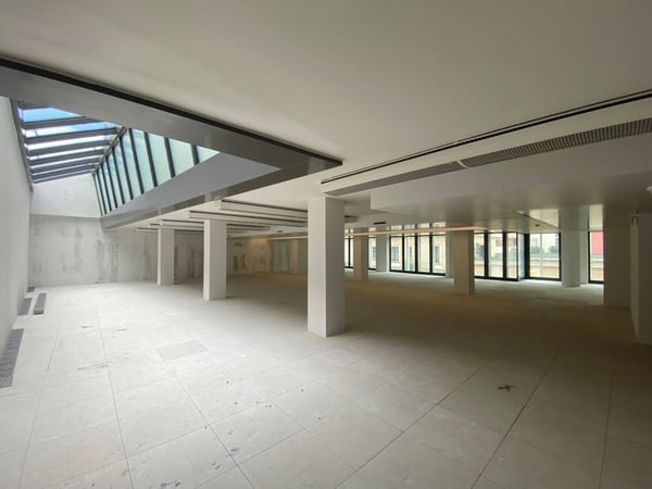 Surfaces administratives au bord du lac 2