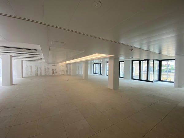 Surfaces administratives au bord du lac 4