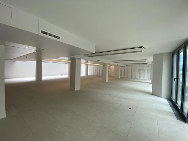 Surfaces administratives au bord du lac 5