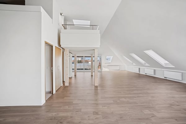 Bureaux entièrement rénovés en attique avec 2 terrasses 4