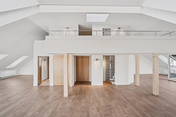 Bureaux entièrement rénovés en attique avec 2 terrasses 2