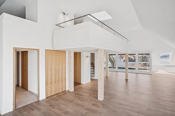 Bureaux entièrement rénovés en attique avec 2 terrasses 3