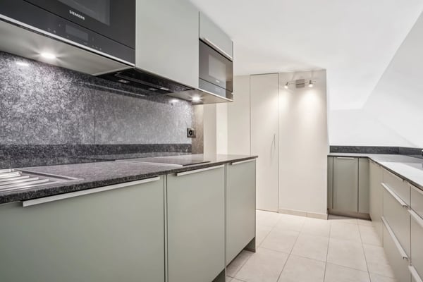 Bureaux entièrement rénovés en attique avec 2 terrasses 11