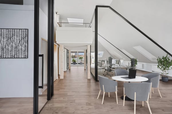 Bureaux entièrement rénovés en attique avec 2 terrasses 5