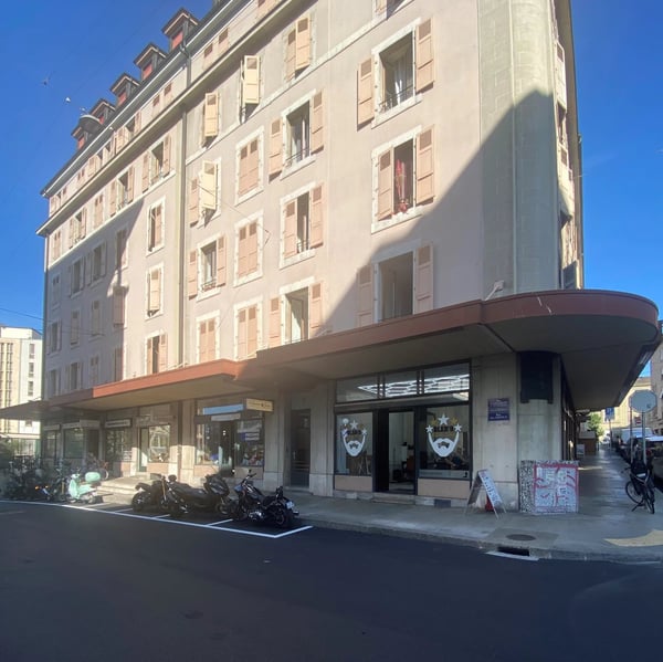 Bureaux lumineux à proximité de toutes les commodités