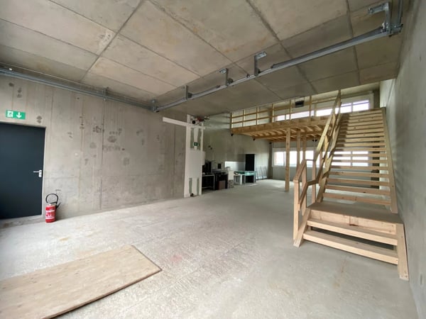 Atelier avec mezzanine à la douane de Bardonnex 7