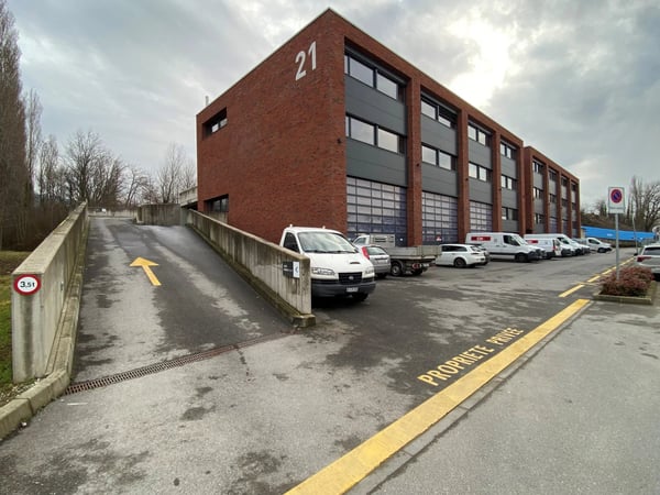 Atelier avec mezzanine à la douane de Bardonnex 1