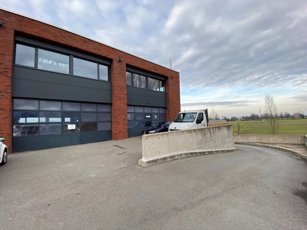 Atelier avec mezzanine à la douane de Bardonnex 3