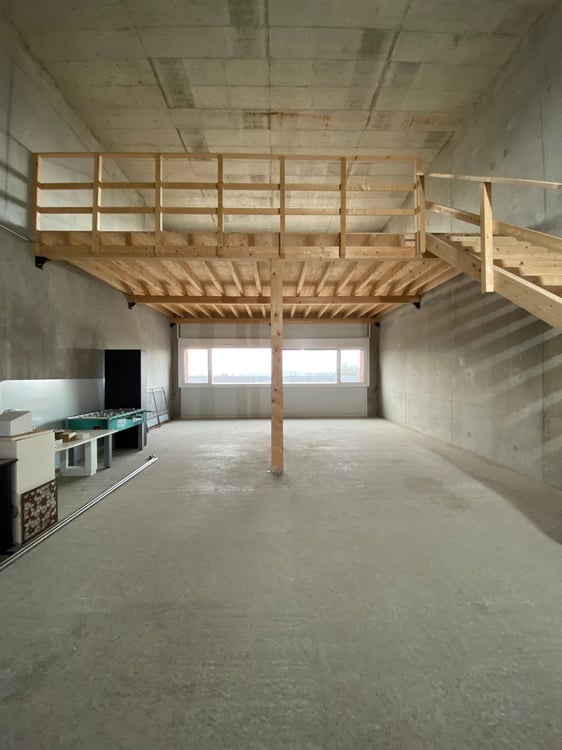 Atelier avec mezzanine à la douane de Bardonnex 8